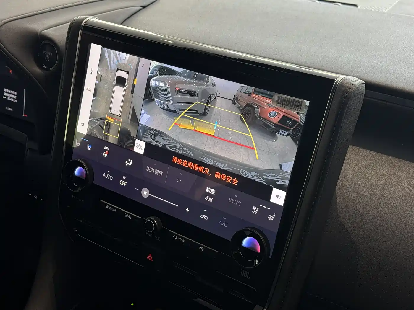 Toyota Alphard фото 19