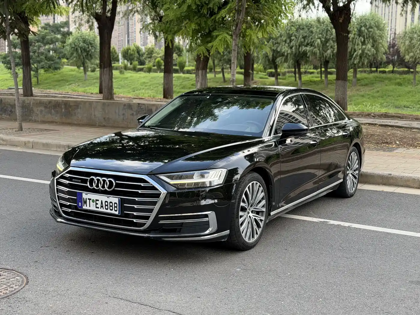 Photo 1 - Audi A8
