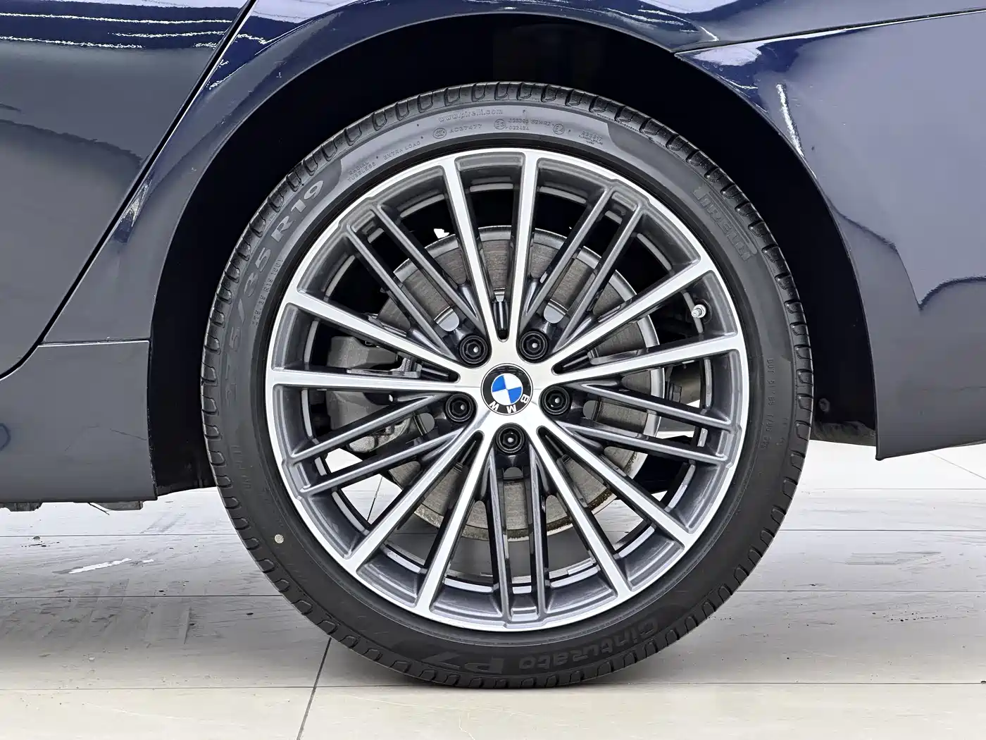 BMW 5 Series 2023 530Li Leading M Sport Package фото 11