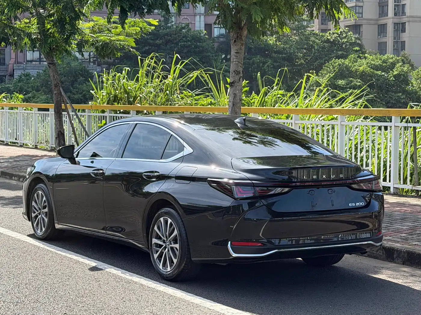 Lexus ES 2026 2025 200 Ultimate Edition