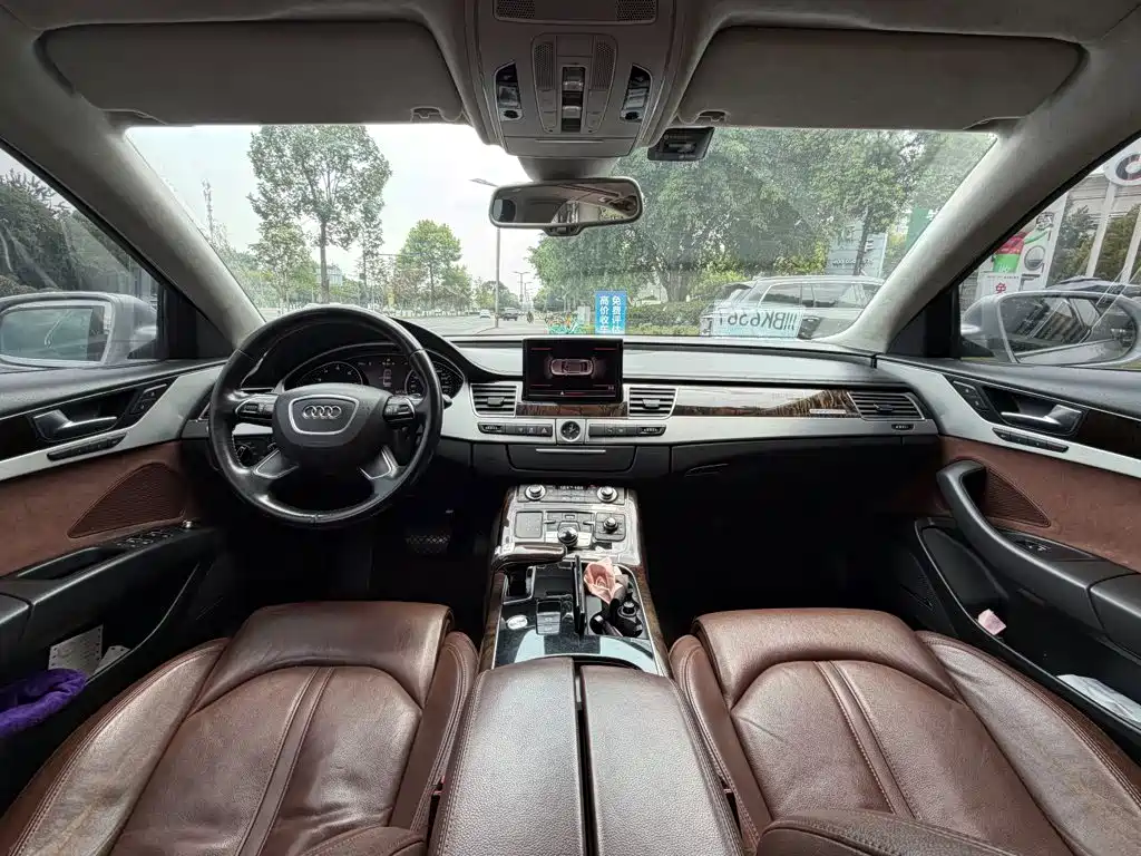 صورة 13 - Audi A8