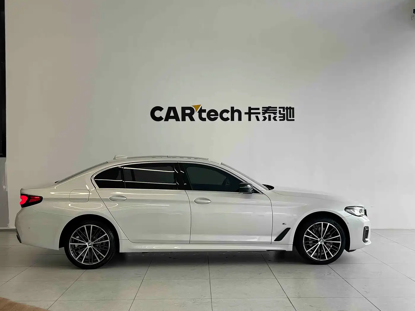 BMW 5 Series 2023 Facelift 530Li Leading M Sport Package фото 9