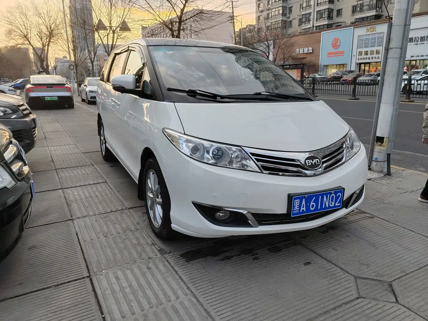 BYD M6 2015 2.4L Automatic Premium Edition фото 3