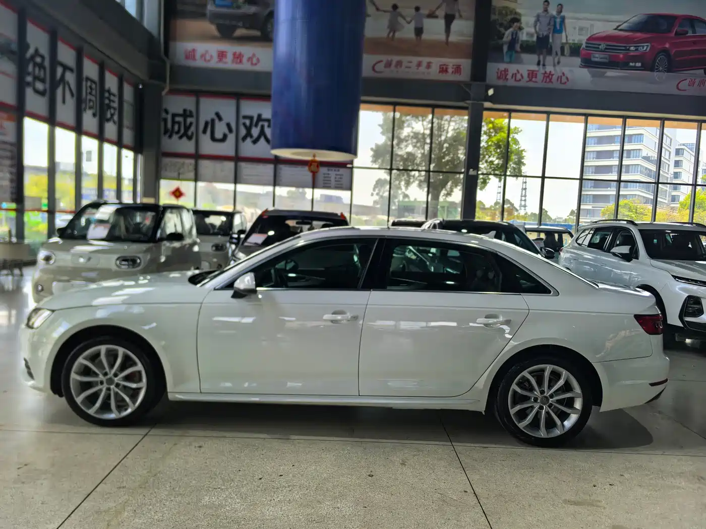 Фото 2 - Audi A4L