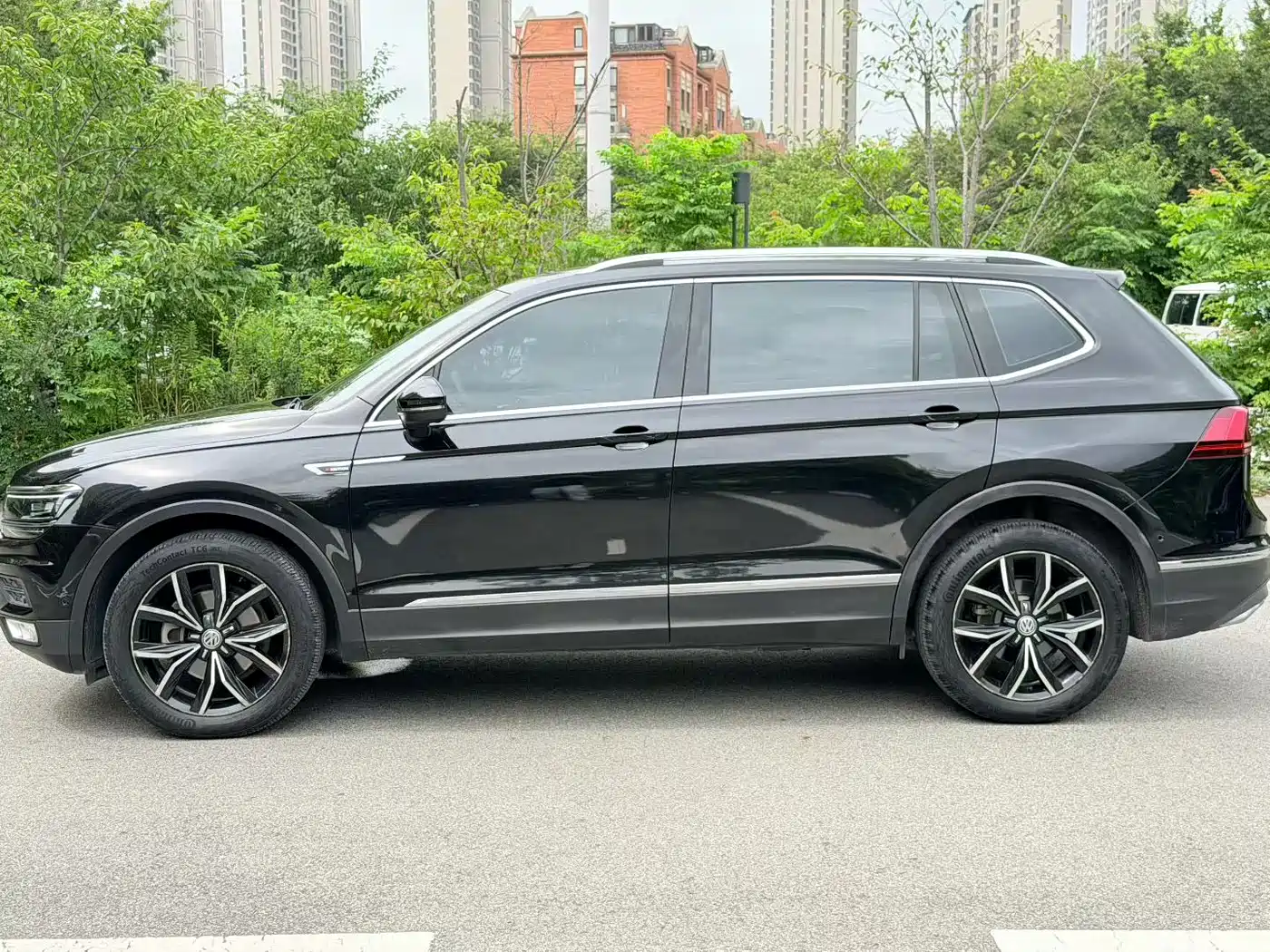 Фото 8 - Volkswagen Tiguan L