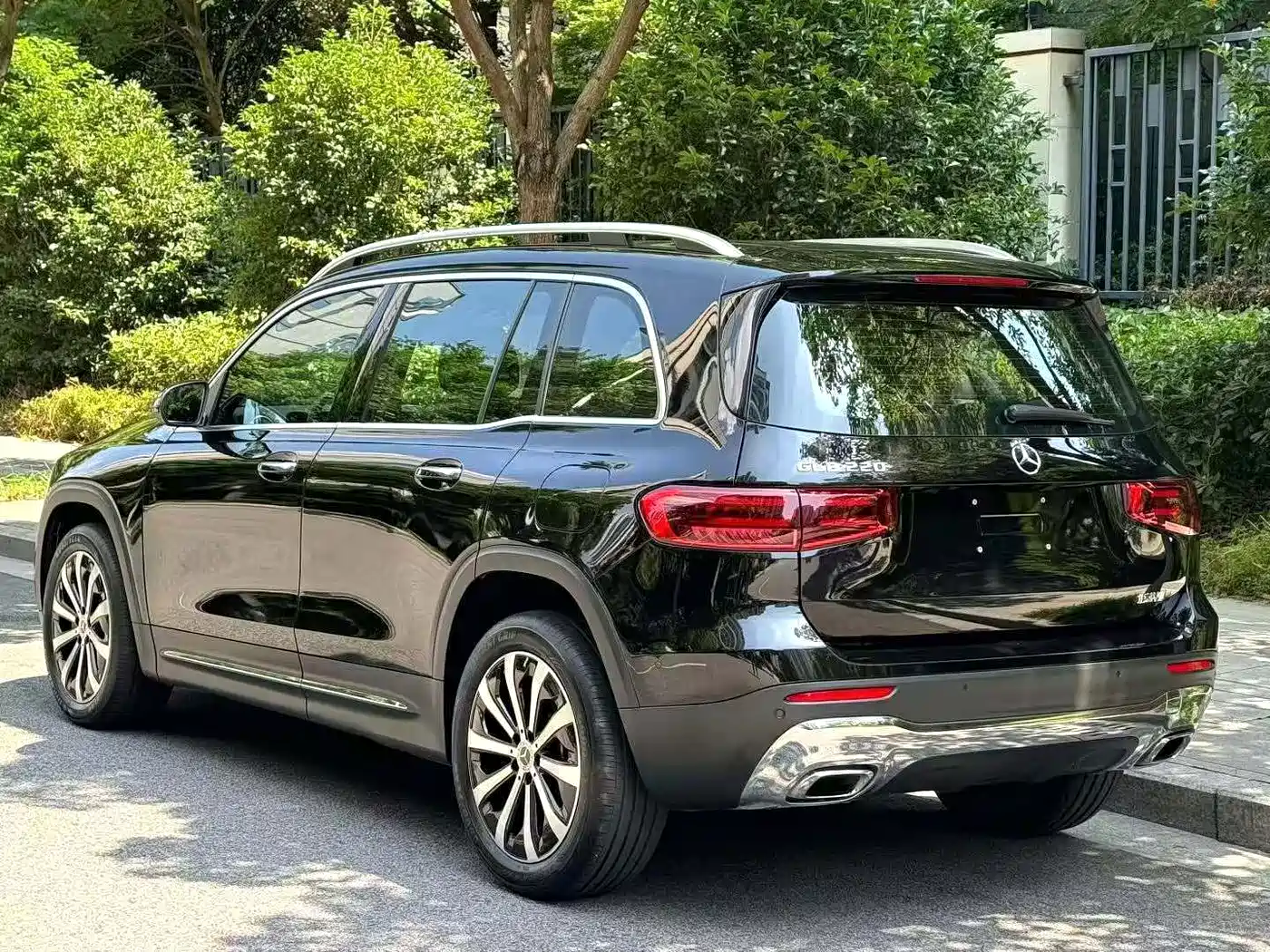 Photo 8 - Mercedes-Benz GLB