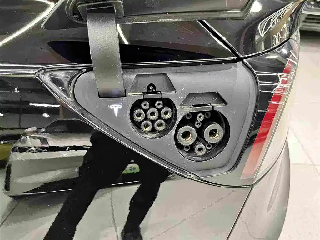 Tesla Model 3 (Import) 2019 2019 Long Range RWD Version