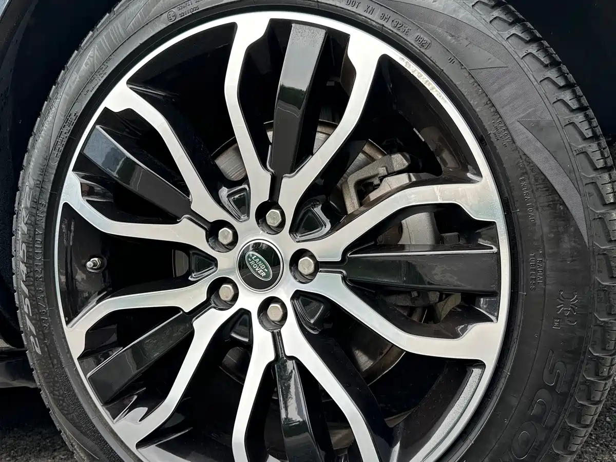 Land Rover Range Rover Sport 2021 3.0 L6 Gloss Black Edition фото 14