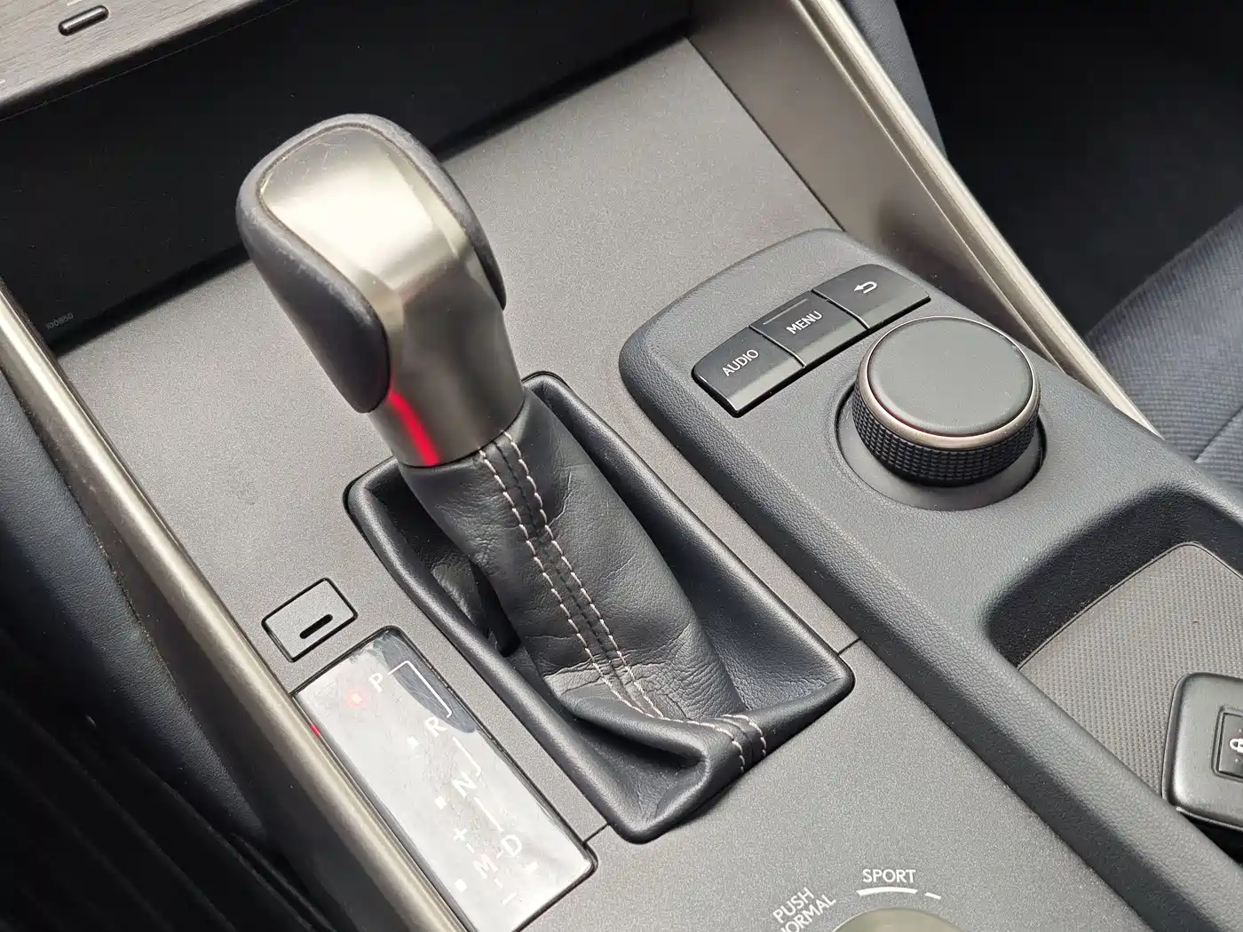 Lexus IS 2017 300 Leading Edition фото 10