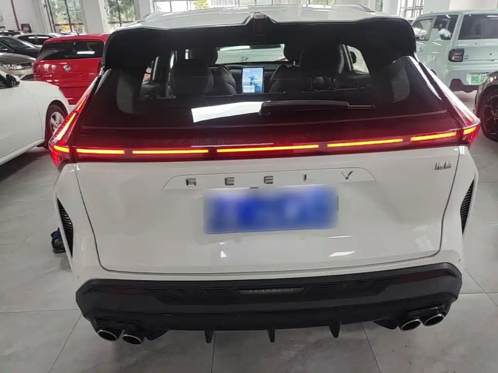 Фото 6 - Geely Atlas