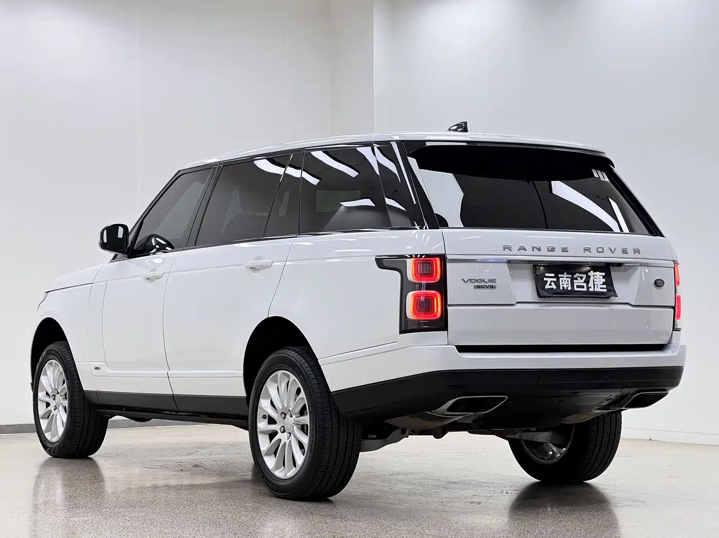 Land Rover Range Rover 2018 3.0 SC V6 Vogue Heritage Extended Edition фото 5