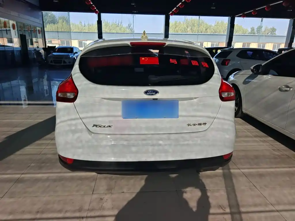 Фото 6 - Ford Focus