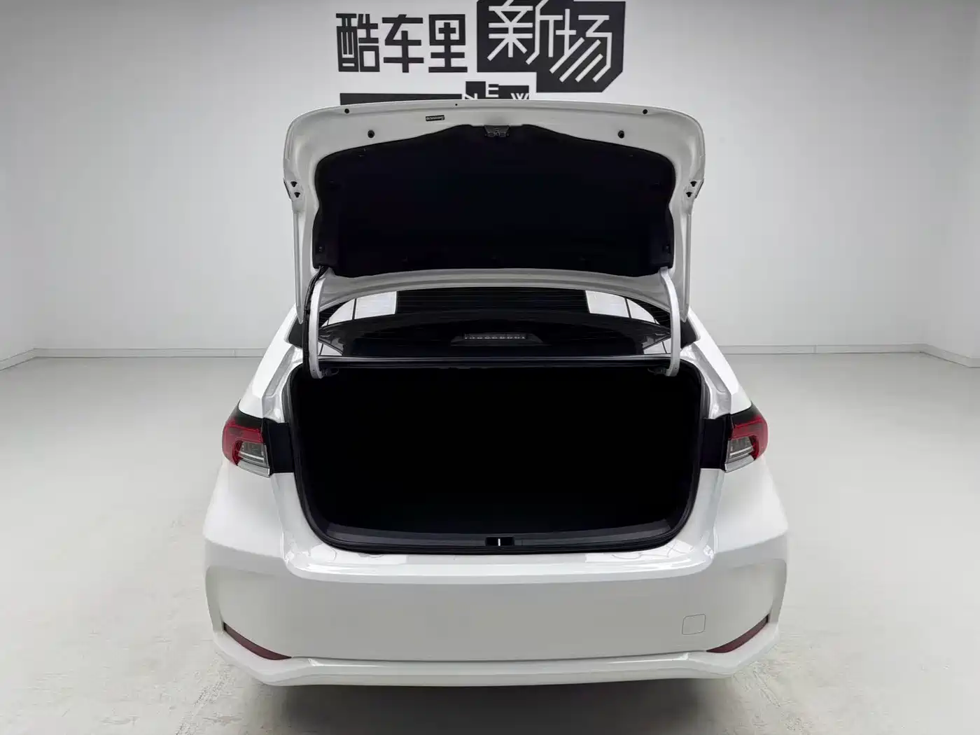 Toyota Corolla 2025 1.2T Pioneer Edition фото 10