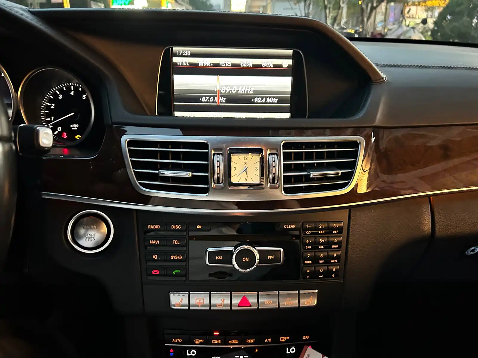 Photo 8 - Mercedes-Benz E-Class