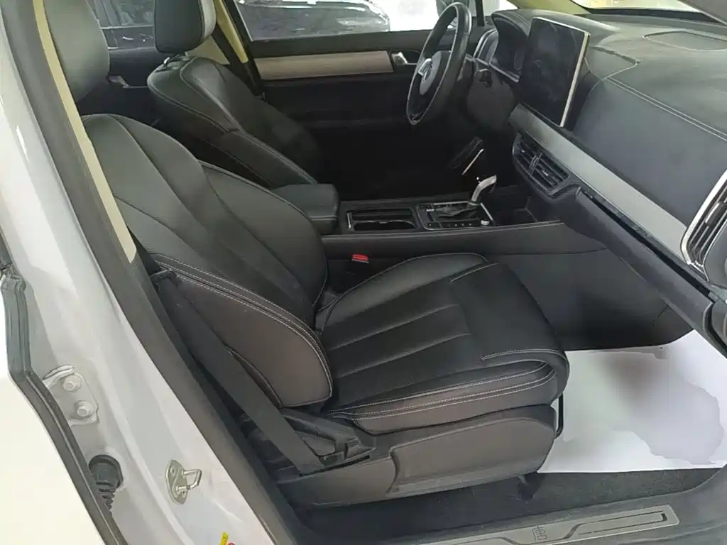 BYD Tang 2019 2019 2.0T Automatic Smart Connect Luxury 5-seater China VI