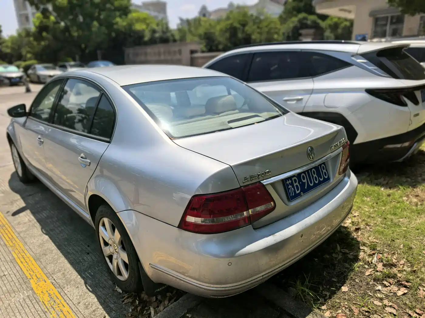 Volkswagen Passat Lingyu 2010 2009 2.0L MFI Automatic Premium