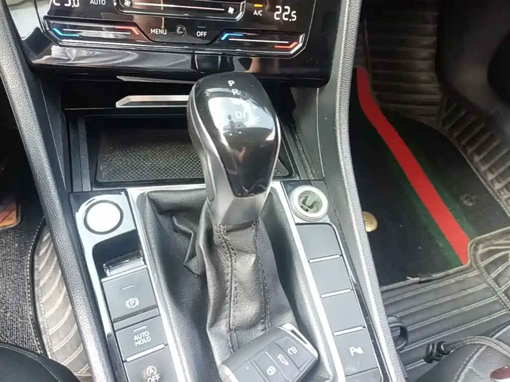 Volkswagen Sagitar 2019 280TSI DSG Luxury Edition China VI фото 21