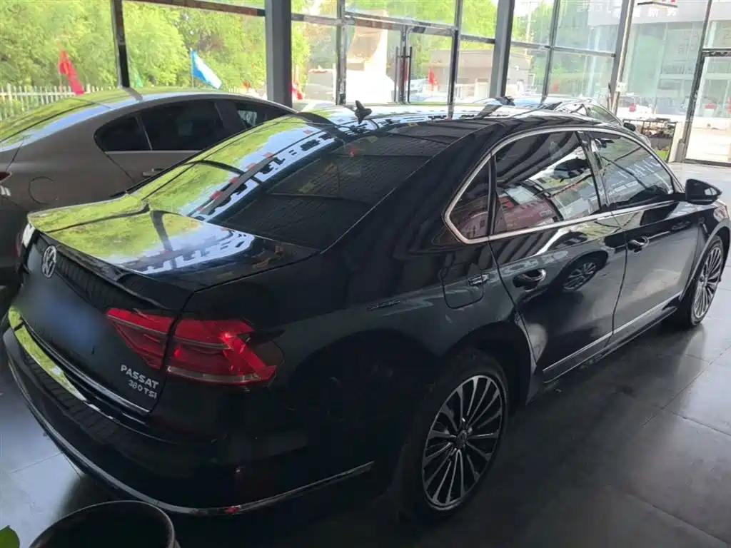 Volkswagen Passat 2016 330TSI DSG Executive Edition фото 7