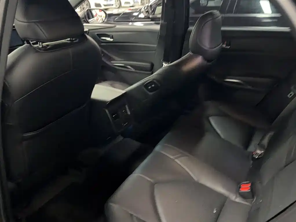 Toyota Avalon 2023 2.0L Premium Selection фото 9