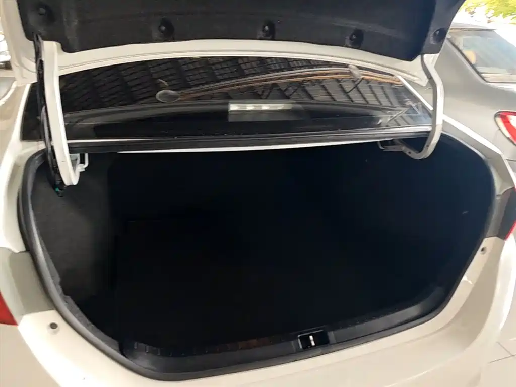 Toyota Corolla 2018 1.2T S-CVT GL Smart Edition фото 19