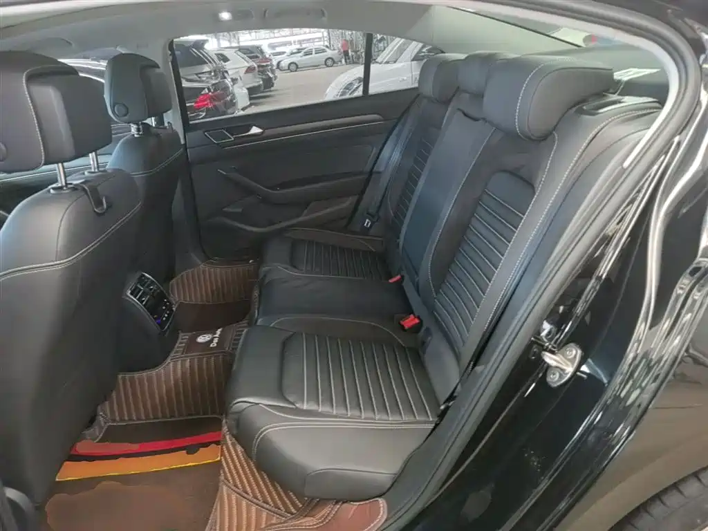 Volkswagen Magotan 2020 330TSI DSG Leading фото 17
