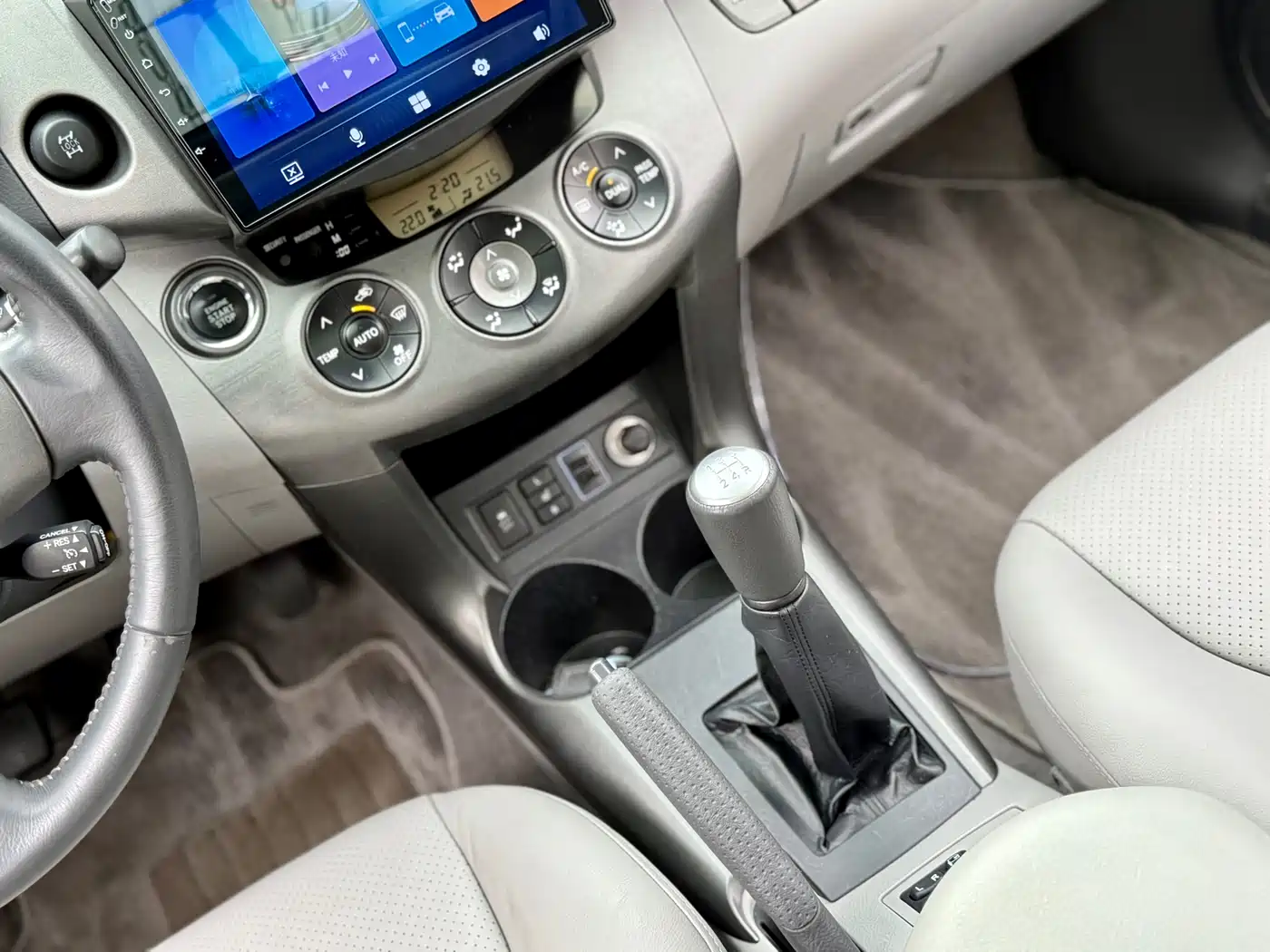 Toyota RAV4 Rongfang 2010 2.4L Manual Luxury Upgrade Edition фото 26
