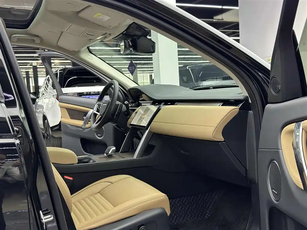 Land Rover Discovery Sport 2025 249PS Performance Tech Edition фото 8