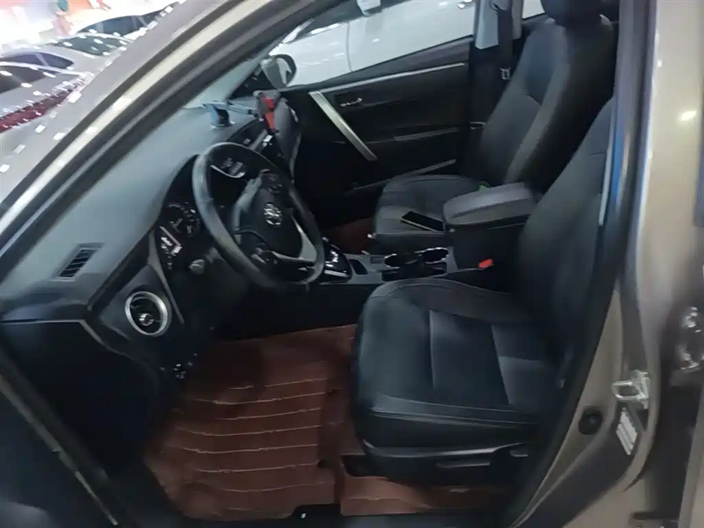Toyota Corolla Twin Engine E+ 2019 1.8L E-CVT Luxury Edition фото 15