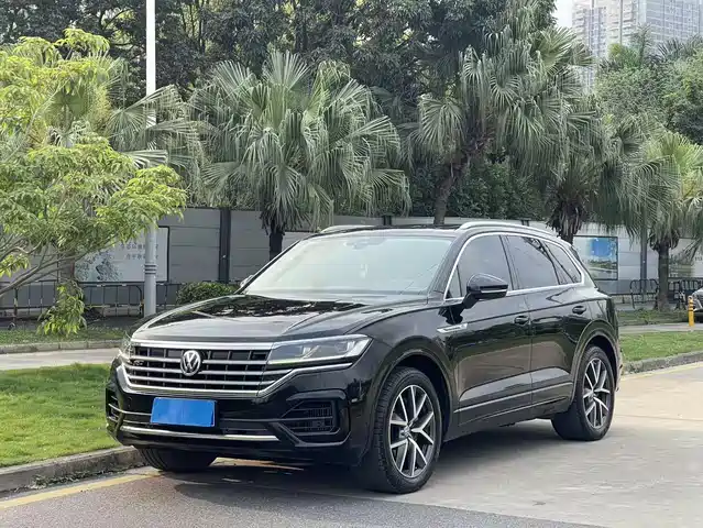 VOLKSWAGEN TOUAREG