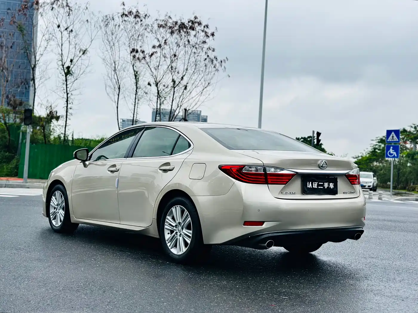 Lexus ES 2013 250 Elite Edition фото 4