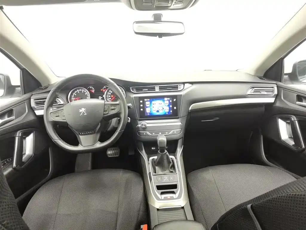 PEUGEOT 408