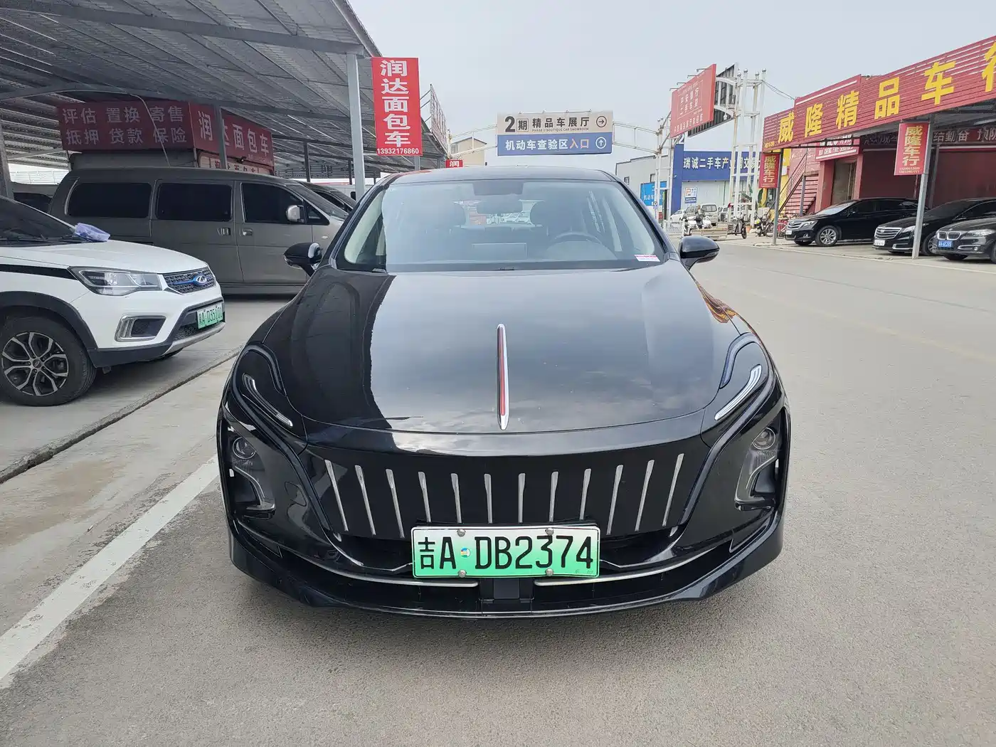 Hongqi E-QM5 2022 431km Charging Enjoyment Edition фото 2