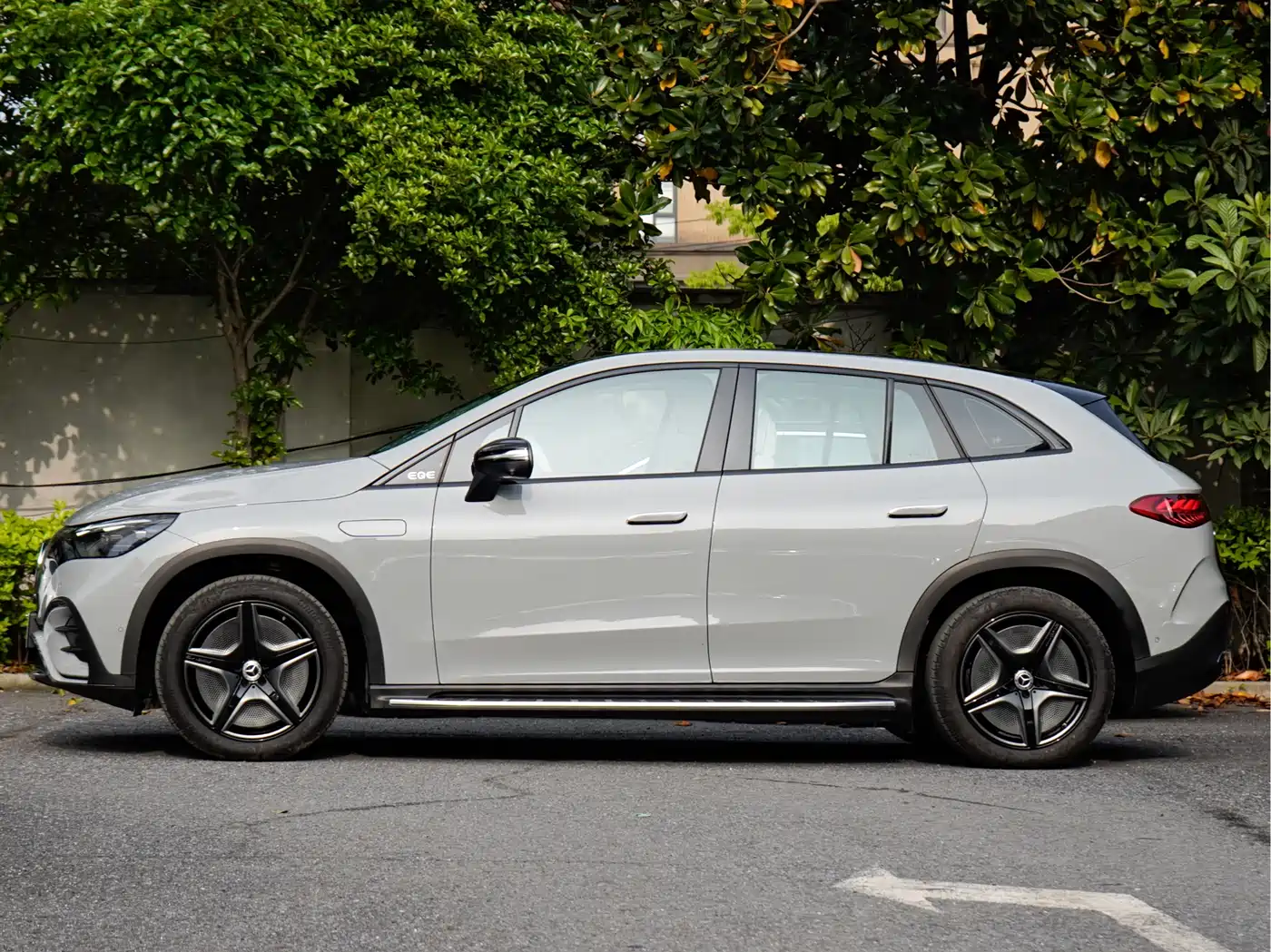 MERCEDES-BENZ EQE SUV