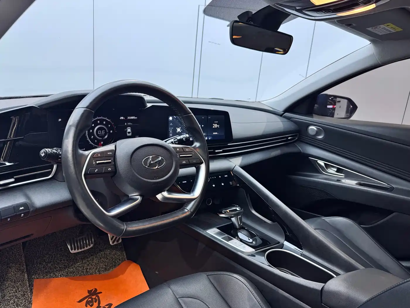 Hyundai Elantra 2021 1.5L CVT LUX Premium Edition фото 8