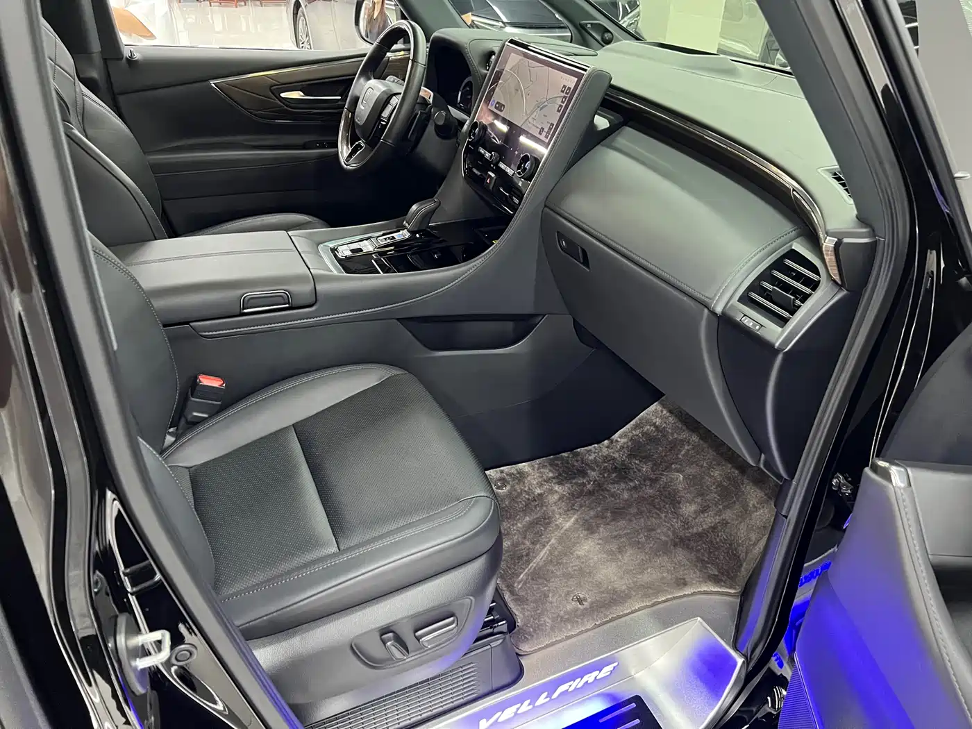Toyota Vellfire 2024 Crown Hybrid 2.5L Executive Premium Edition фото 18