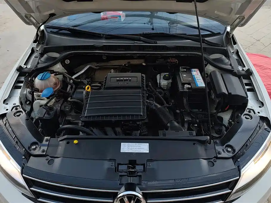 Volkswagen Sagitar 2015 1.6L Manual Comfort фото 10