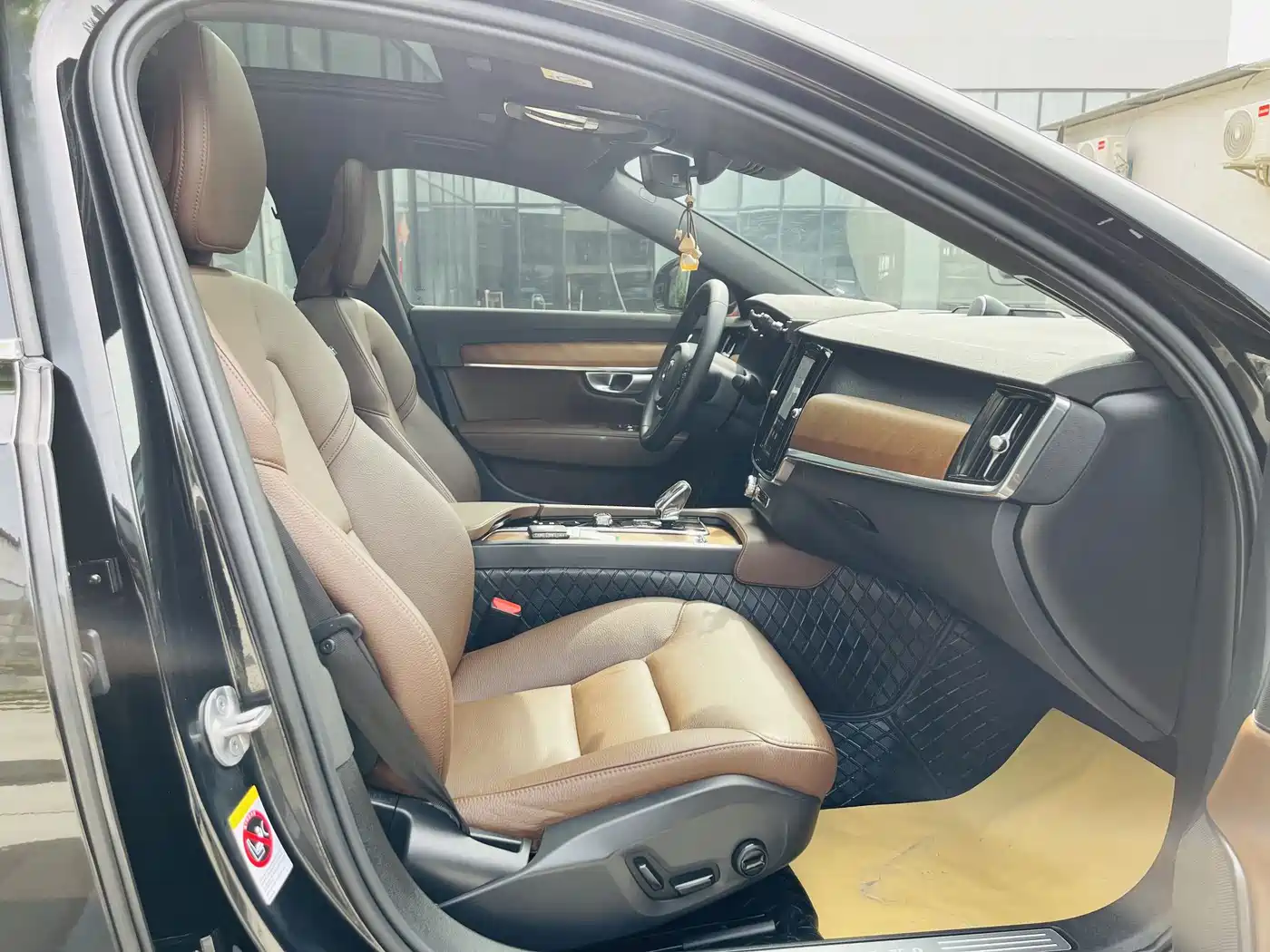 VOLVO S90