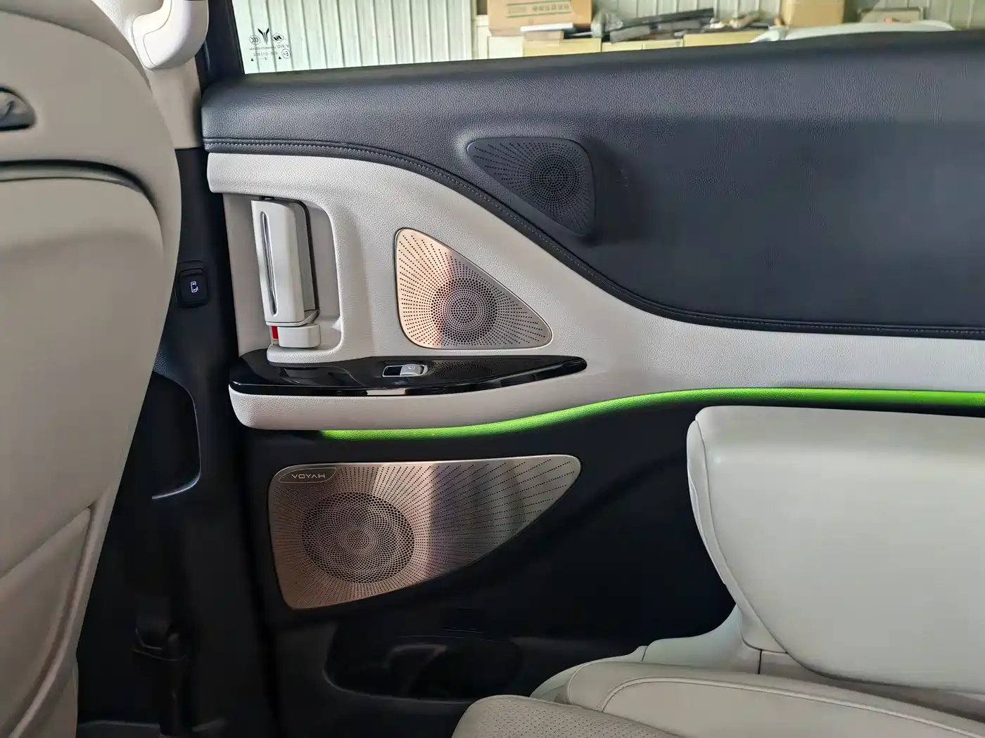 Voyah Auto Voyah Dreamer 2025 PHEV AWD Flagship Kunpeng Edition фото 18