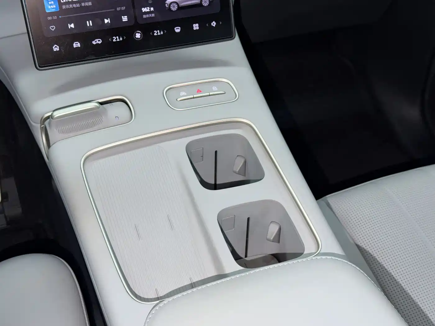 NIO ES8 2023 75kWh Executive Edition фото 15