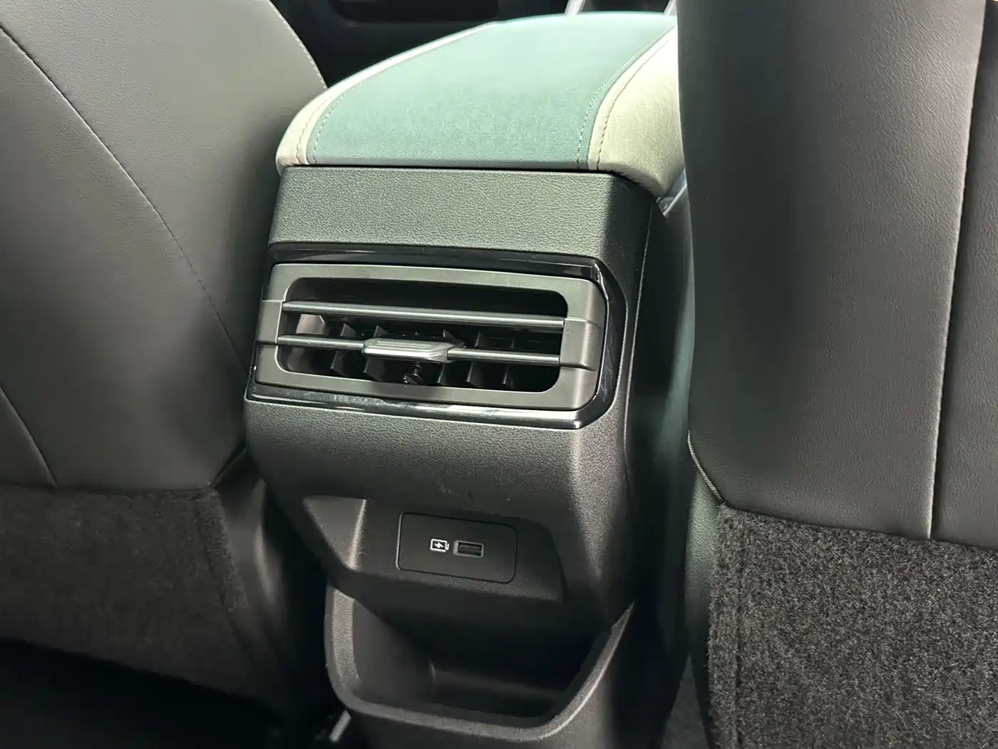Geely Emgrand S 2023 2022 1.4T CVT Crossover Player