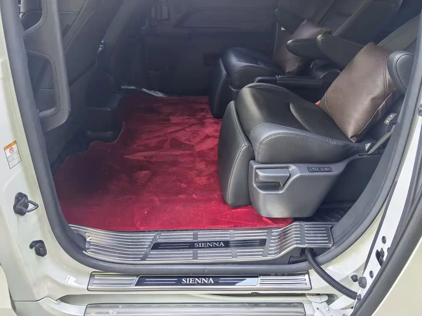 Toyota Sienna 2023 2.5L Hybrid Luxury Welfare Edition фото 14