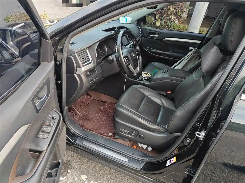 TOYOTA HIGHLANDER