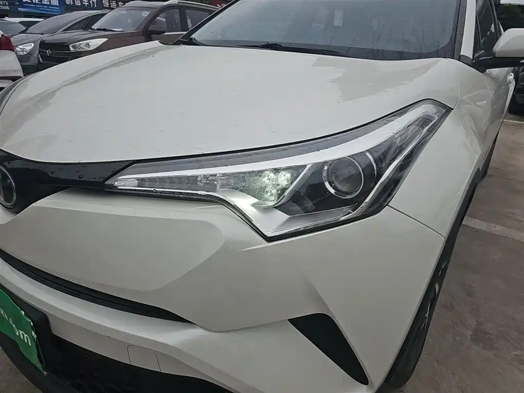 Toyota C-HR 2020 Model 2.0L Leading фото 23