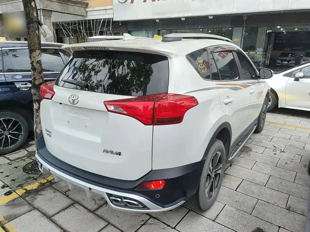 Toyota RAV4 Rongfang 2015 2.0L CVT 2WD Trend Edition фото 7