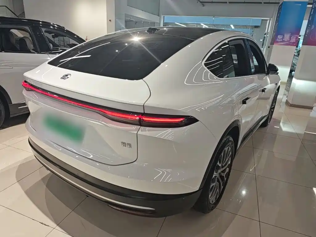 Фото 7 - NIO EC6