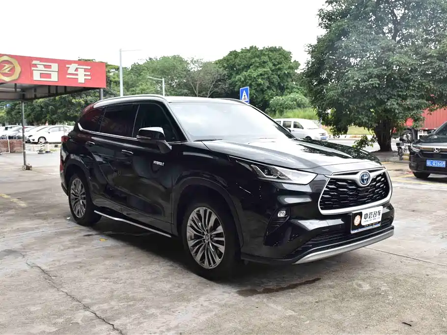 TOYOTA HIGHLANDER