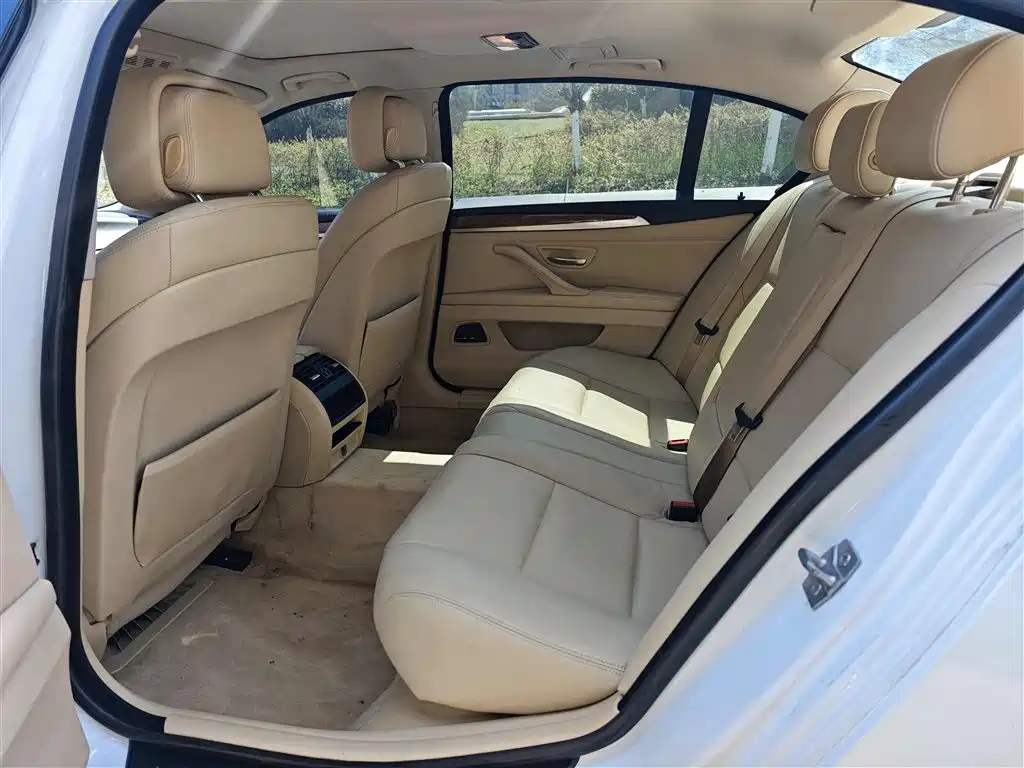 BMW 5 Series 2011 528Li Leading фото 6