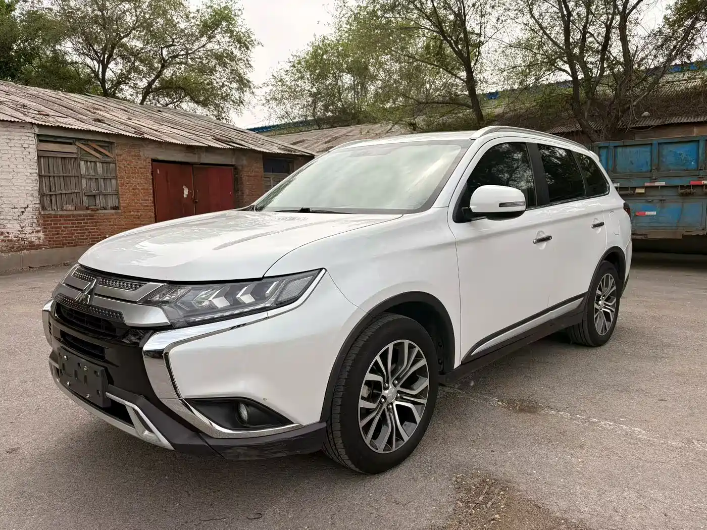 MITSUBISHI OUTLANDER