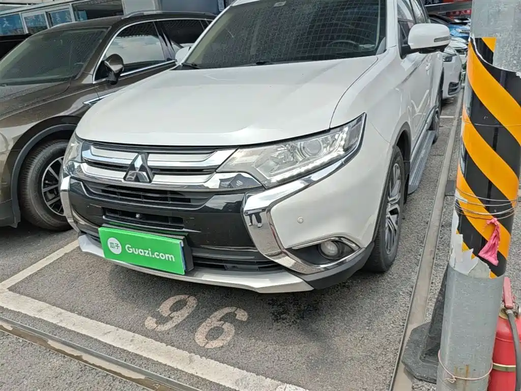Mitsubishi Outlander 2018 2.0L 2WD Jiale Edition 7-seater фото 24