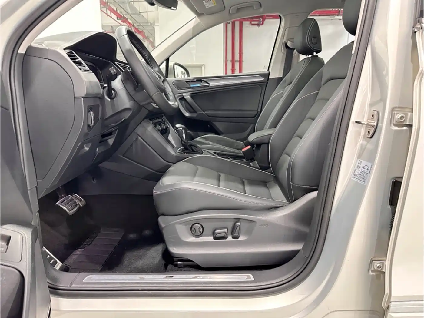 Volkswagen Tiguan L 2020 330TSI Auto 2WD R-Line Flagship China VI фото 12
